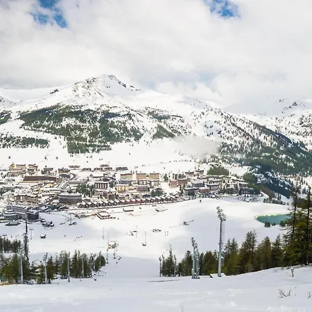 Apartment Snow White - Happy